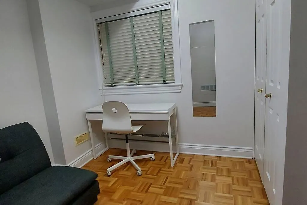 1-Bedroom Suite With Private Kitchen & Bathroom Ottawa 0*,