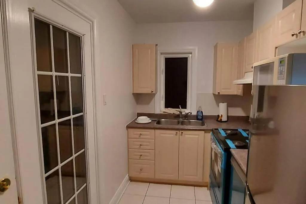 Apartment 1-Bedroom Suite With Private Kitchen & Bathroom Ottawa