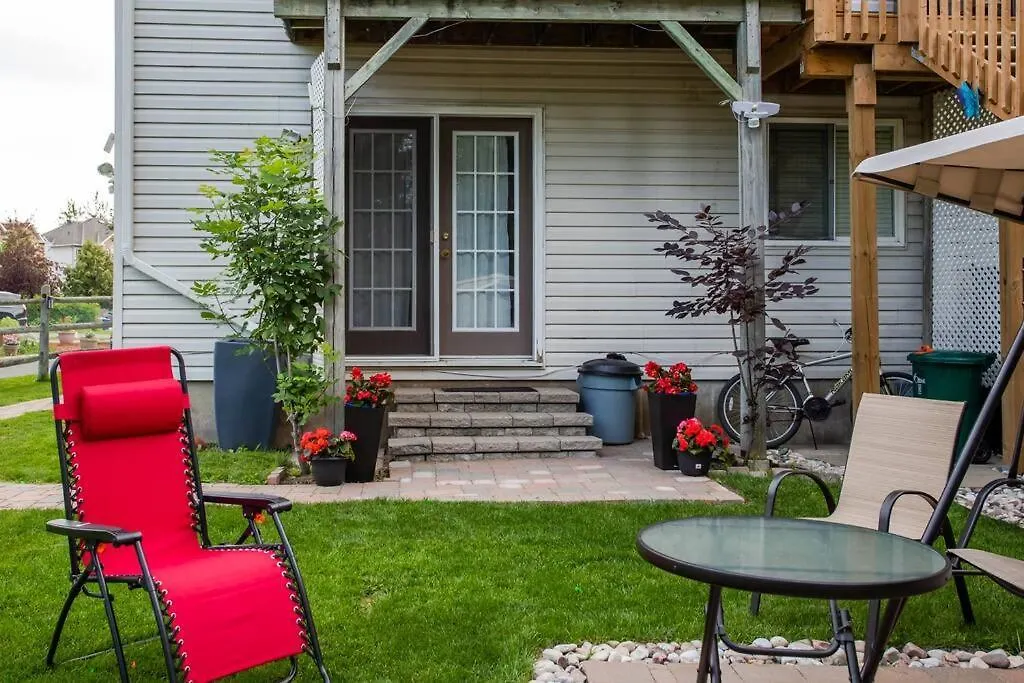 1-Bedroom Suite With Private Kitchen & Bathroom Ottawa 0*,  Kanada