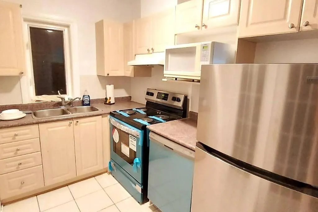 1-Bedroom Suite With Private Kitchen & Bathroom Ottawa Apartment