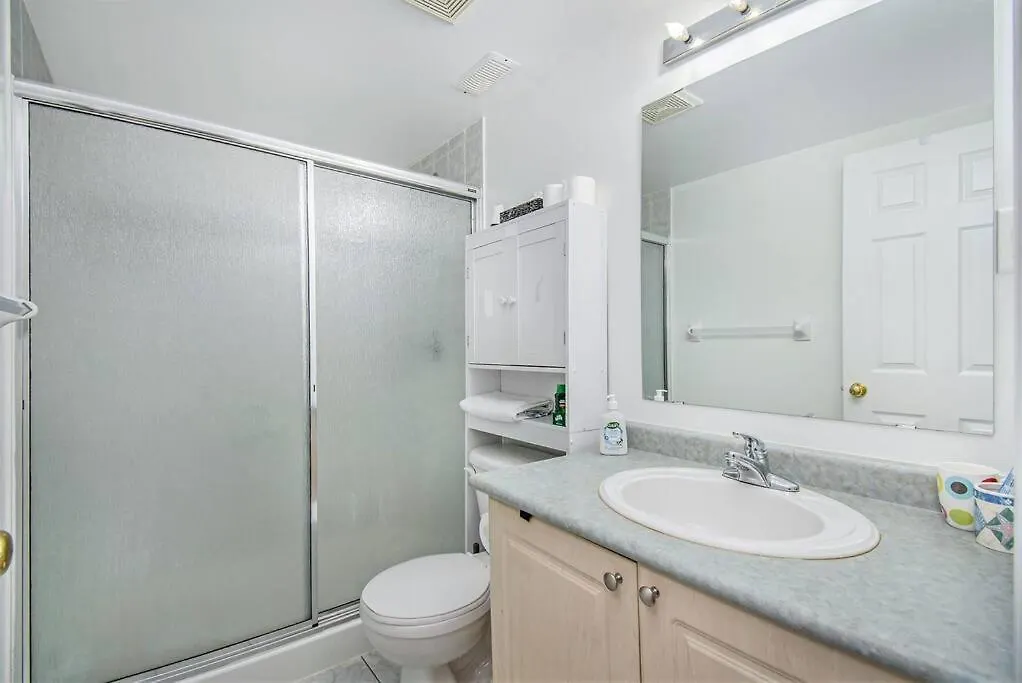 1-Bedroom Suite With Private Kitchen & Bathroom Ottawa